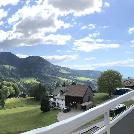 Walli - Und Bergvergnuegen Direkt Vor Der Haustuer Laterns