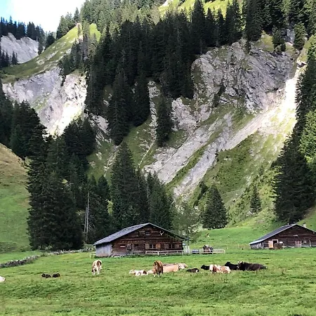 Walli - Und Bergvergnuegen Direkt Vor Der Haustuer Laterns